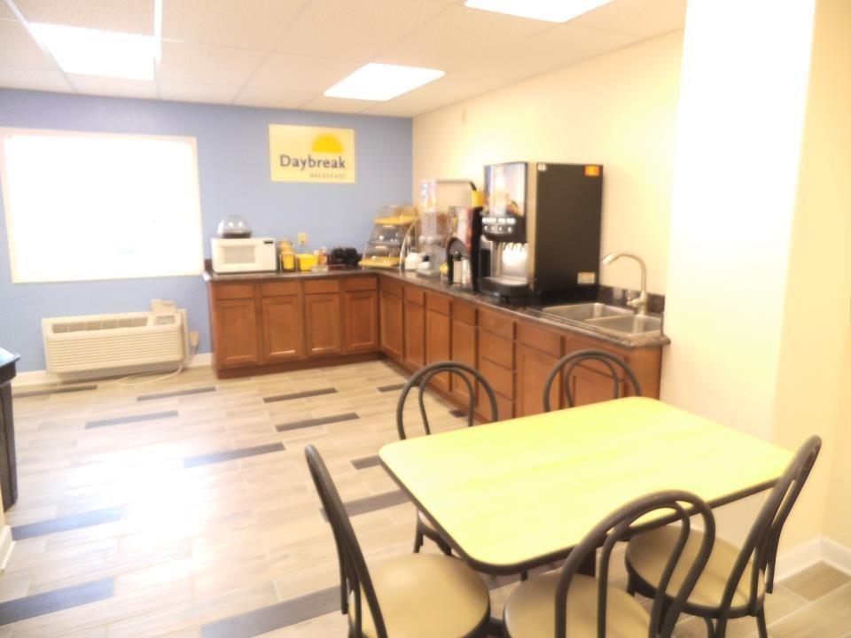 Days Inn By Wyndham West Branch Iowa City Area Luaran gambar
