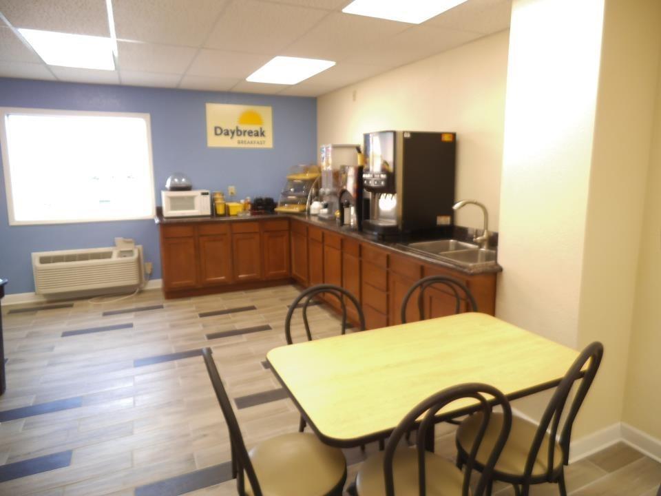 Days Inn By Wyndham West Branch Iowa City Area Luaran gambar