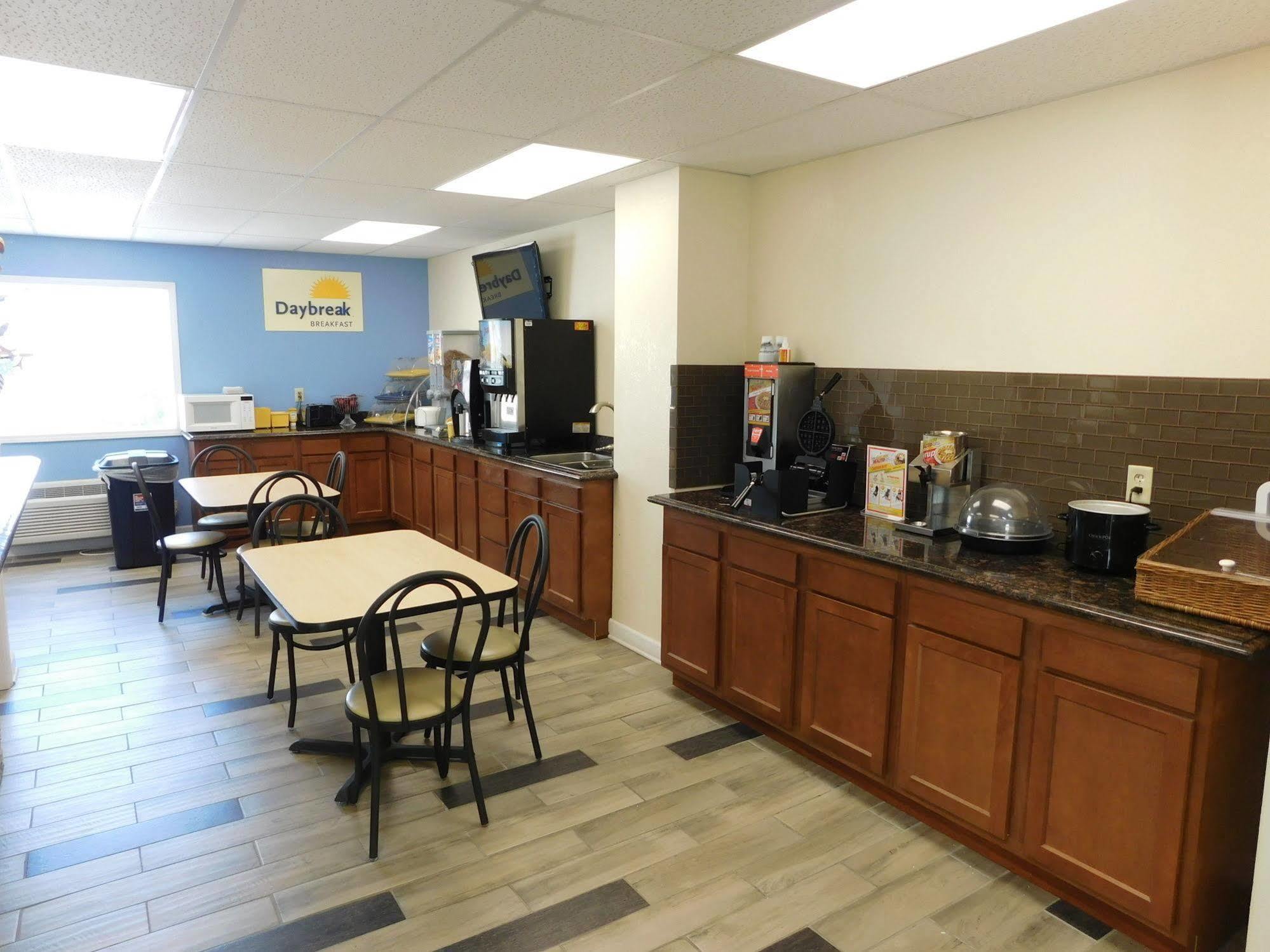 Days Inn By Wyndham West Branch Iowa City Area Luaran gambar